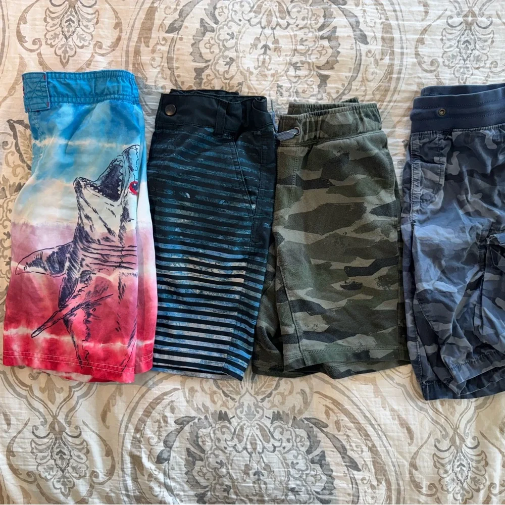 Boys Assorted Swim Shorts Size M (8-10).